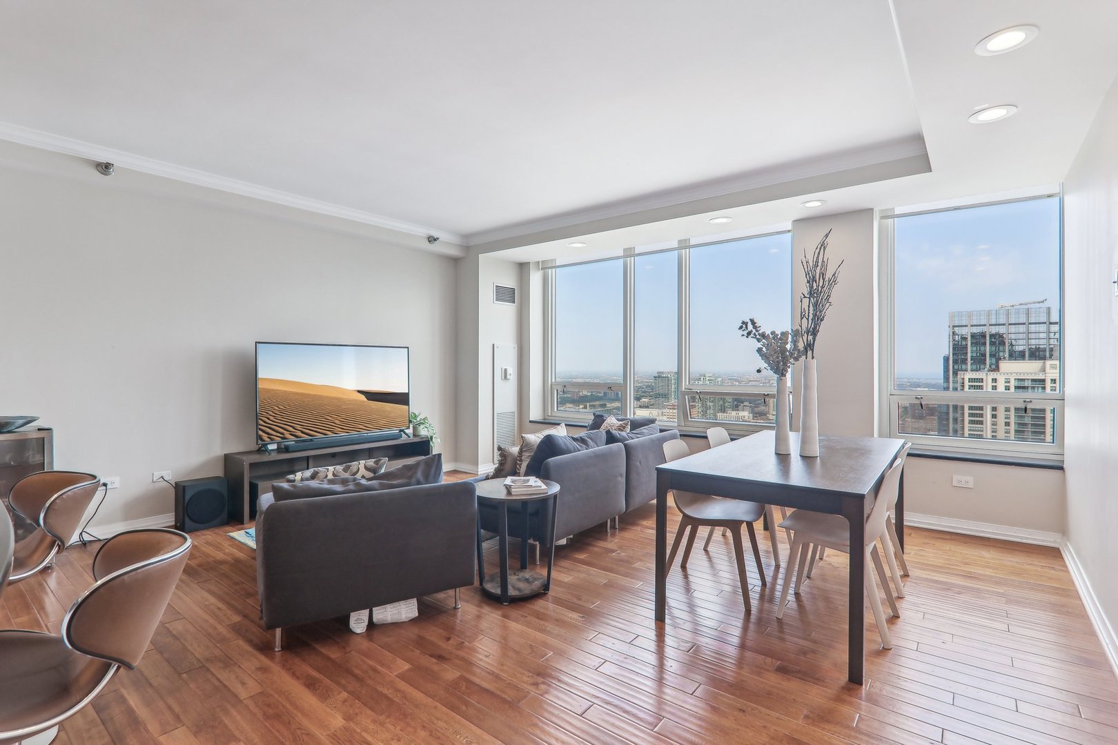 33 W Ontario Street Unit: 51F