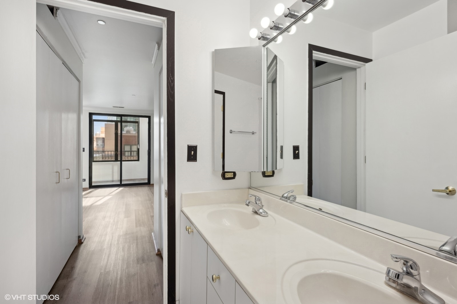 910 S Michigan Avenue Unit: 1209