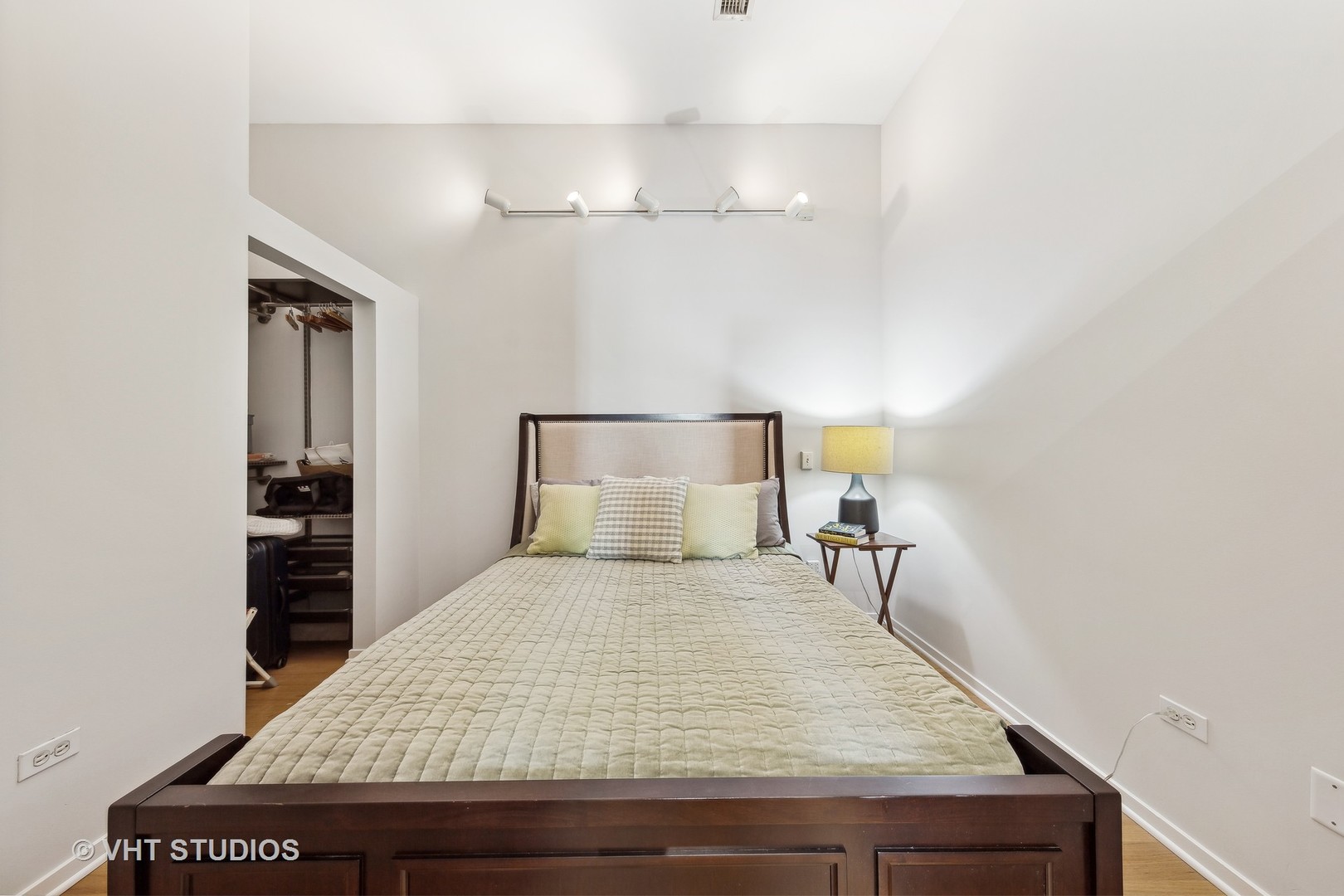 208 W Washington Street Unit: 601