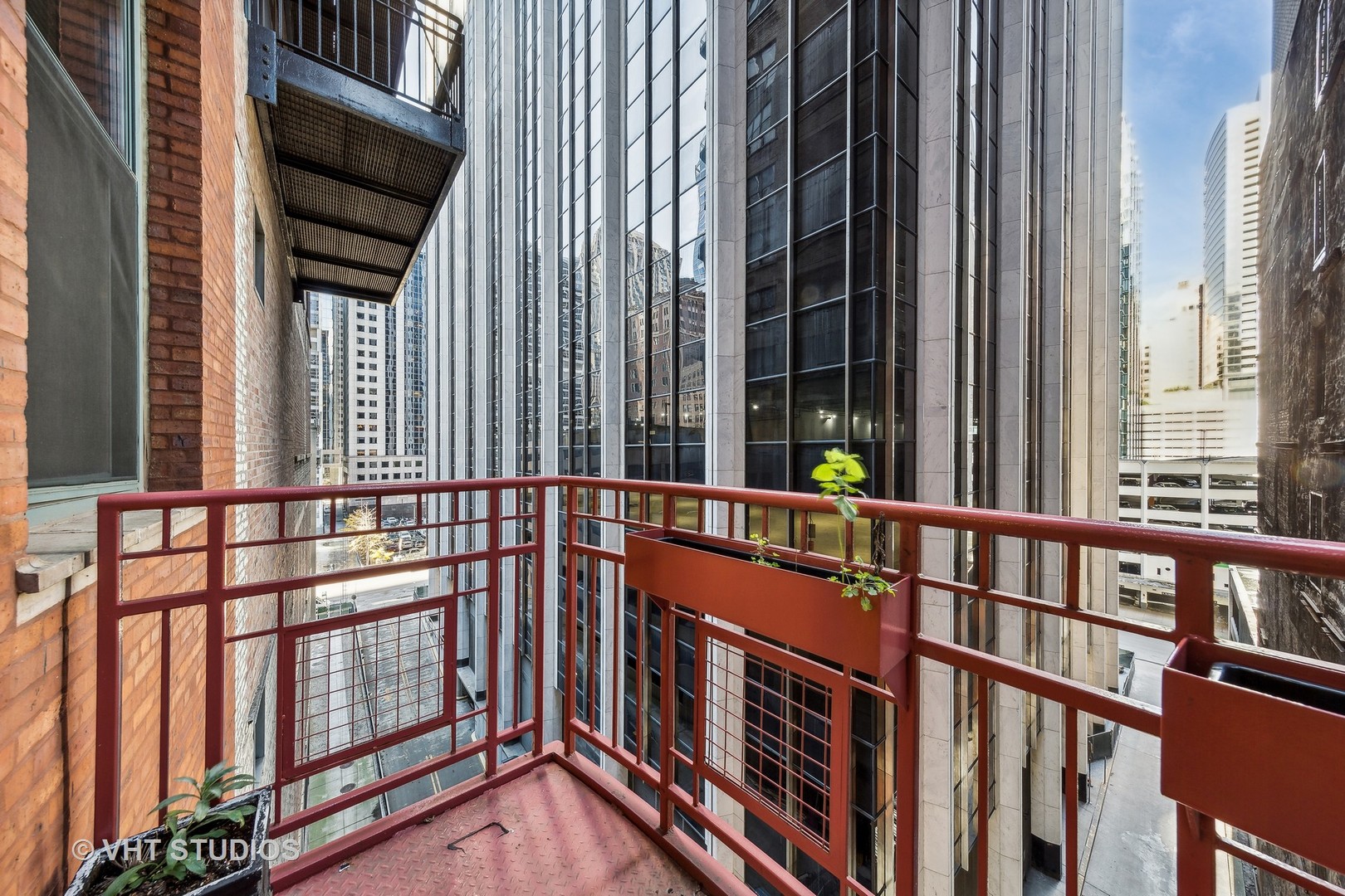 208 W Washington Street Unit: 601