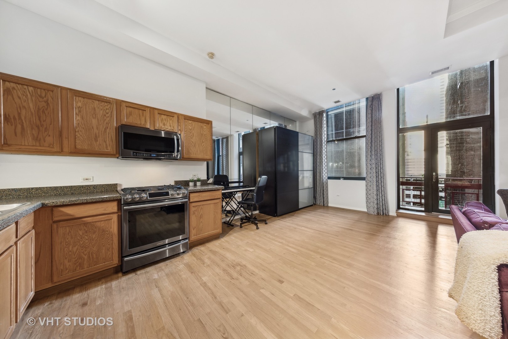208 W Washington Street Unit: 601