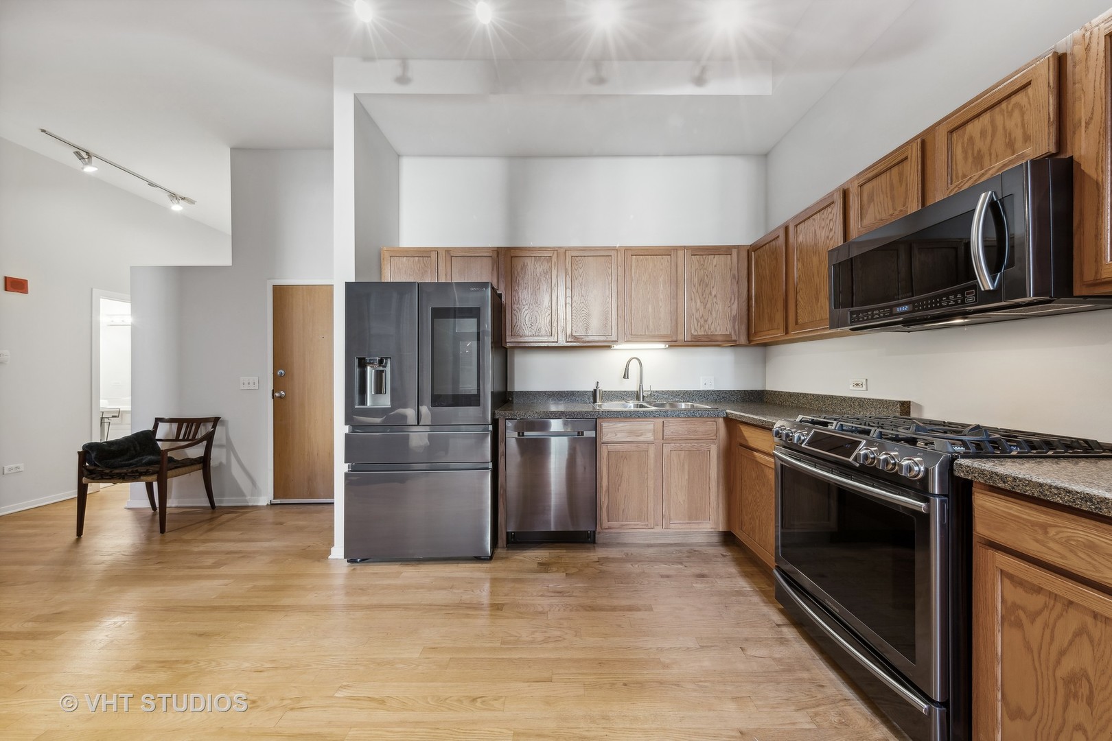 208 W Washington Street Unit: 601