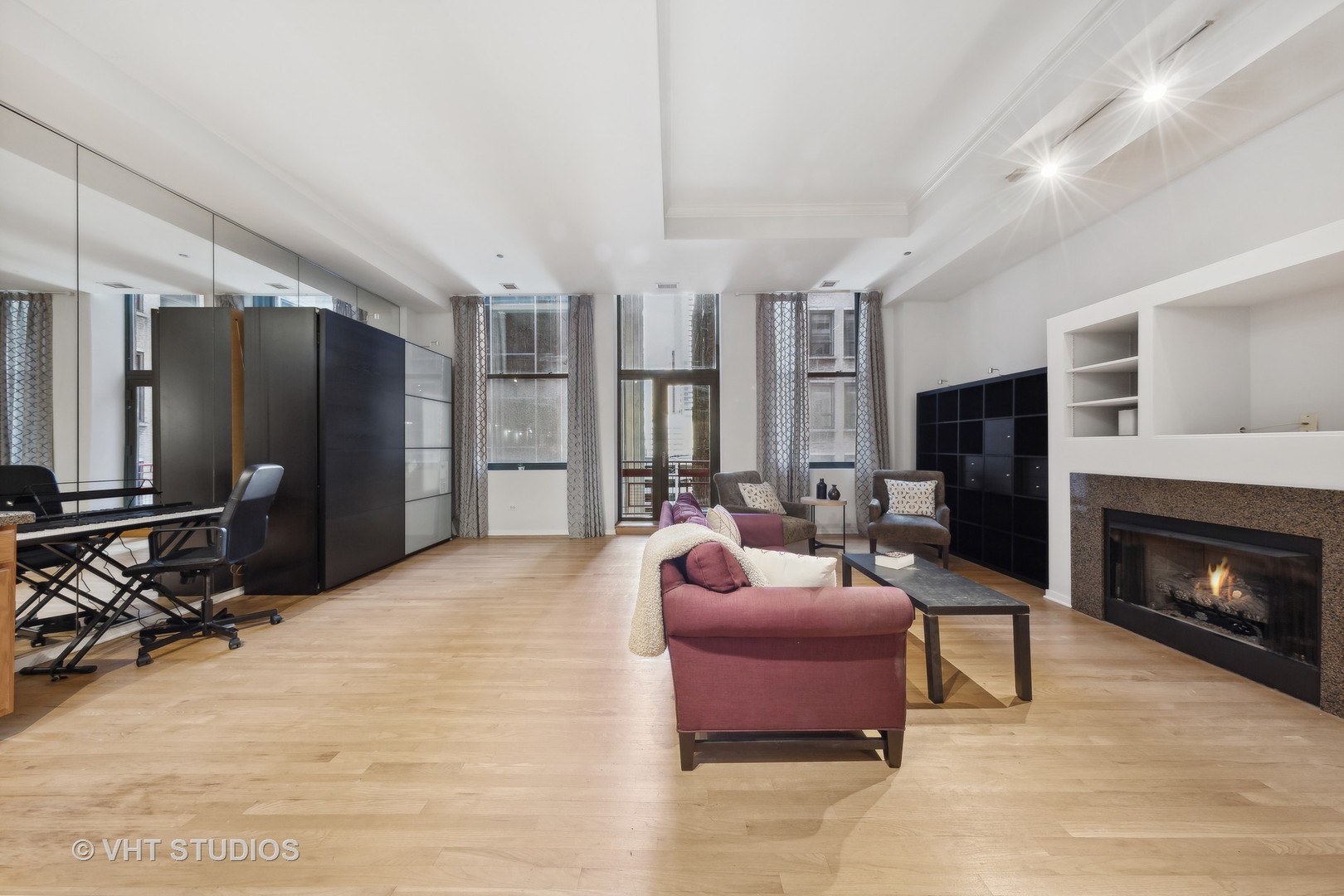 208 W Washington Street Unit: 601