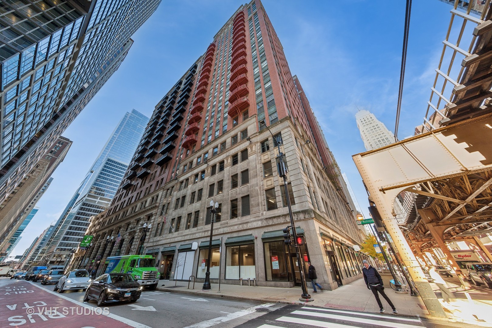 208 W Washington Street Unit: 601