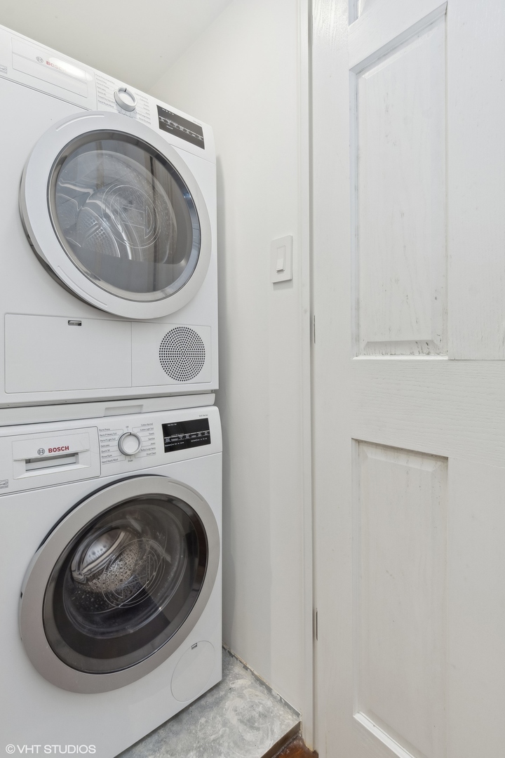 990 N Lake Shore Drive Unit: 28C