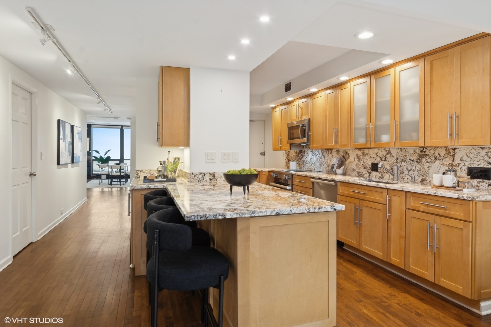 990 N Lake Shore Drive Unit: 28C