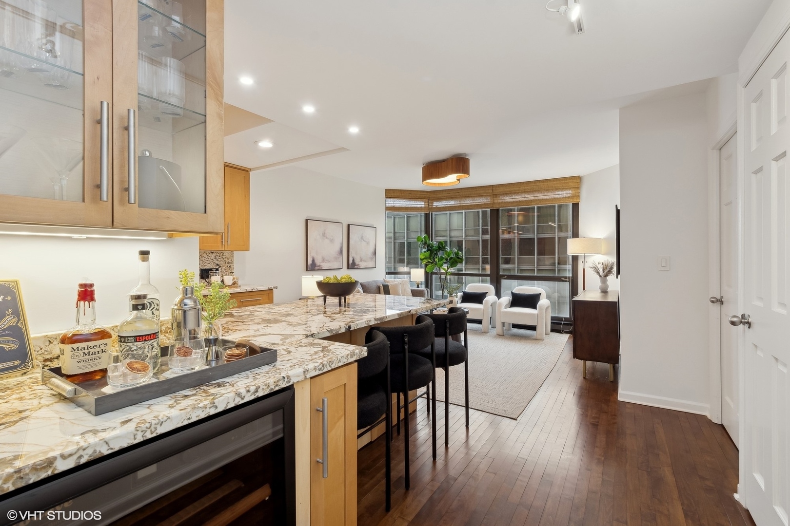 990 N Lake Shore Drive Unit: 28C