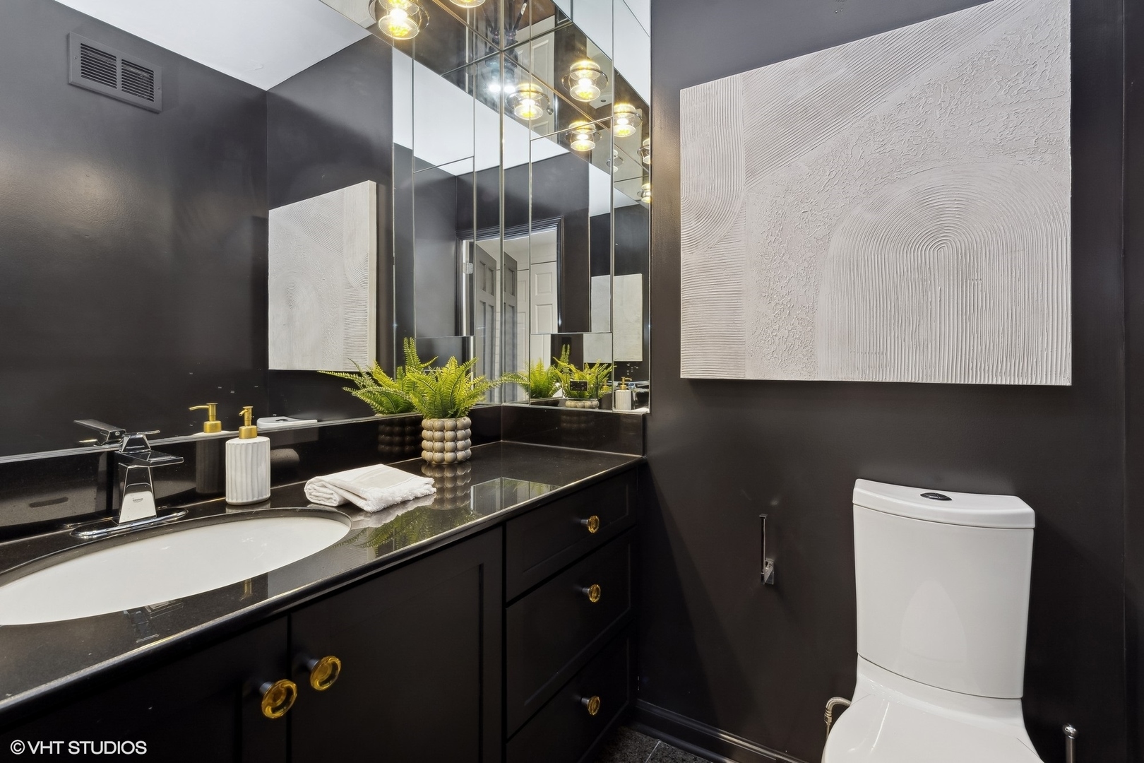 990 N Lake Shore Drive Unit: 28C