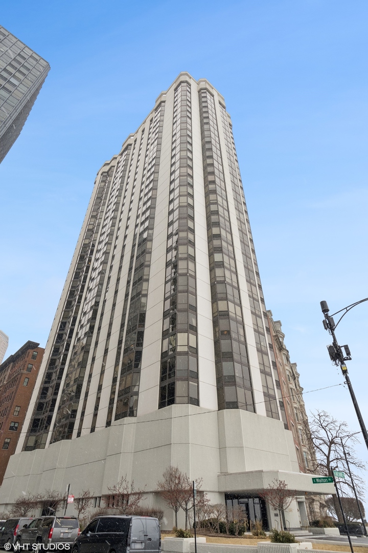 990 N Lake Shore Drive Unit: 28C