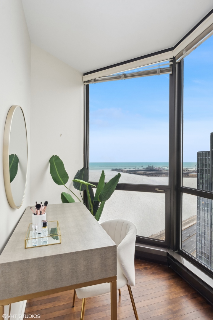 990 N Lake Shore Drive Unit: 28C