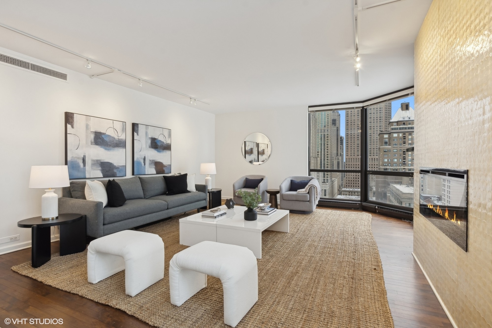 990 N Lake Shore Drive Unit: 28C