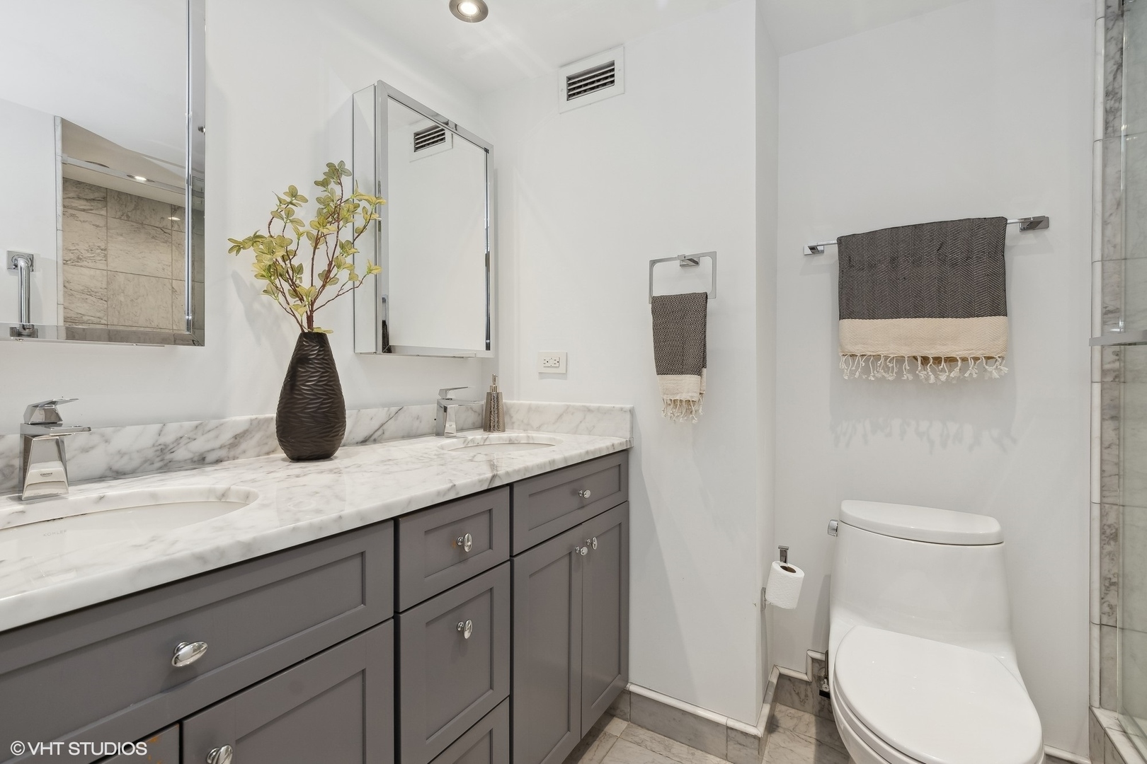 990 N Lake Shore Drive Unit: 28C