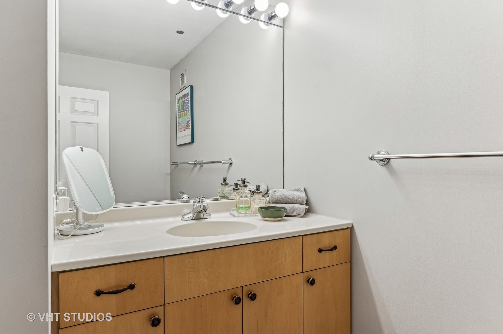 330 N JEFFERSON Street Unit: 705