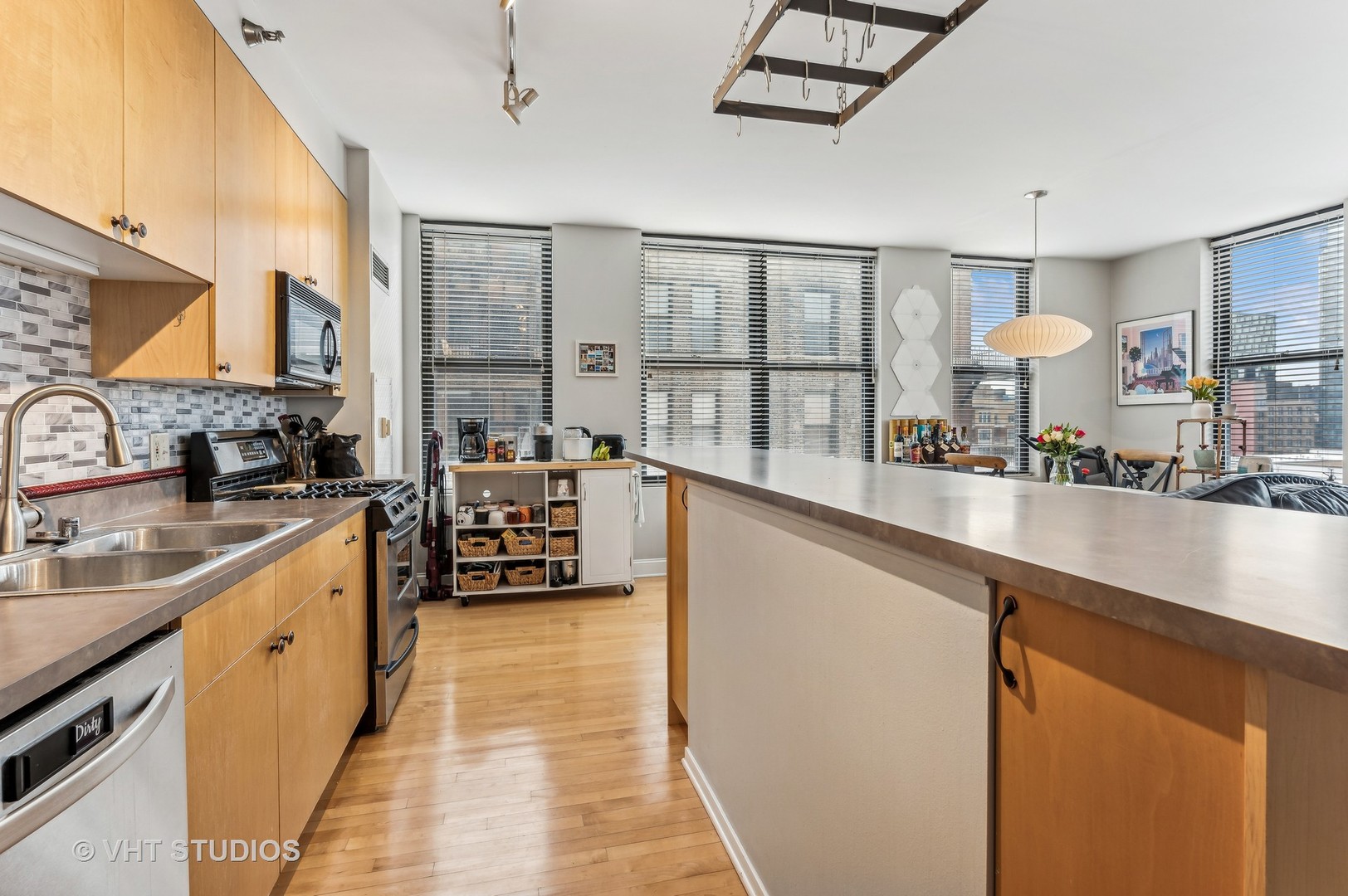 330 N JEFFERSON Street Unit: 705