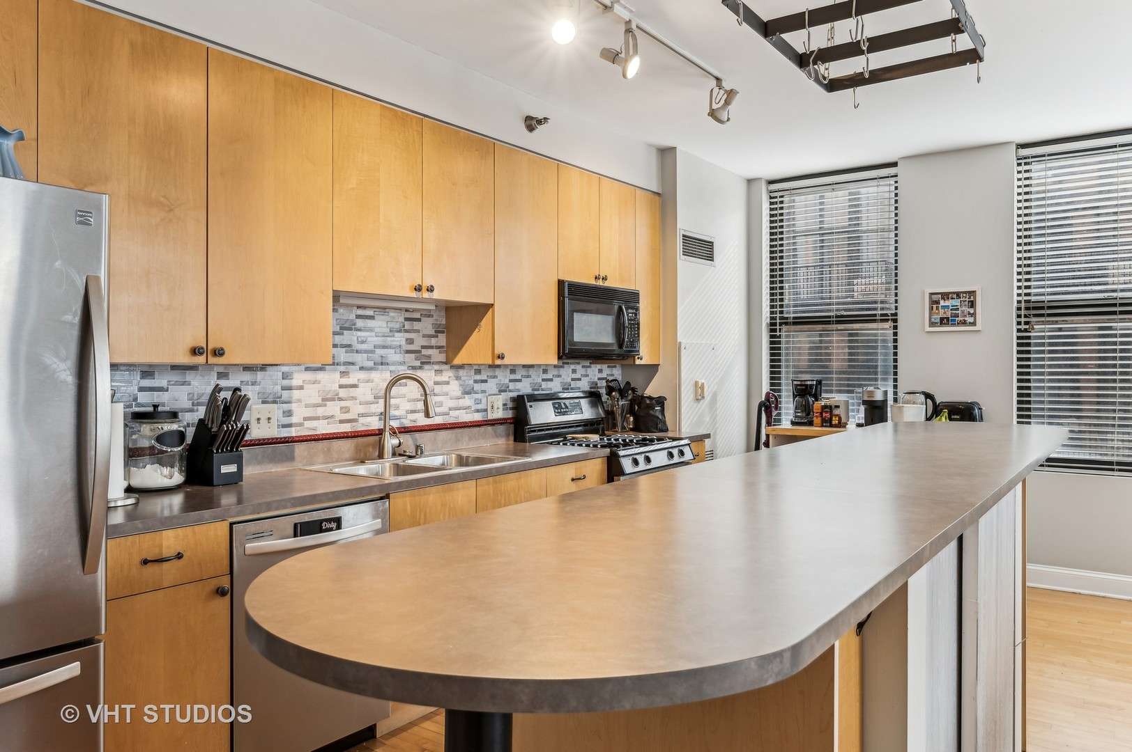 330 N JEFFERSON Street Unit: 705