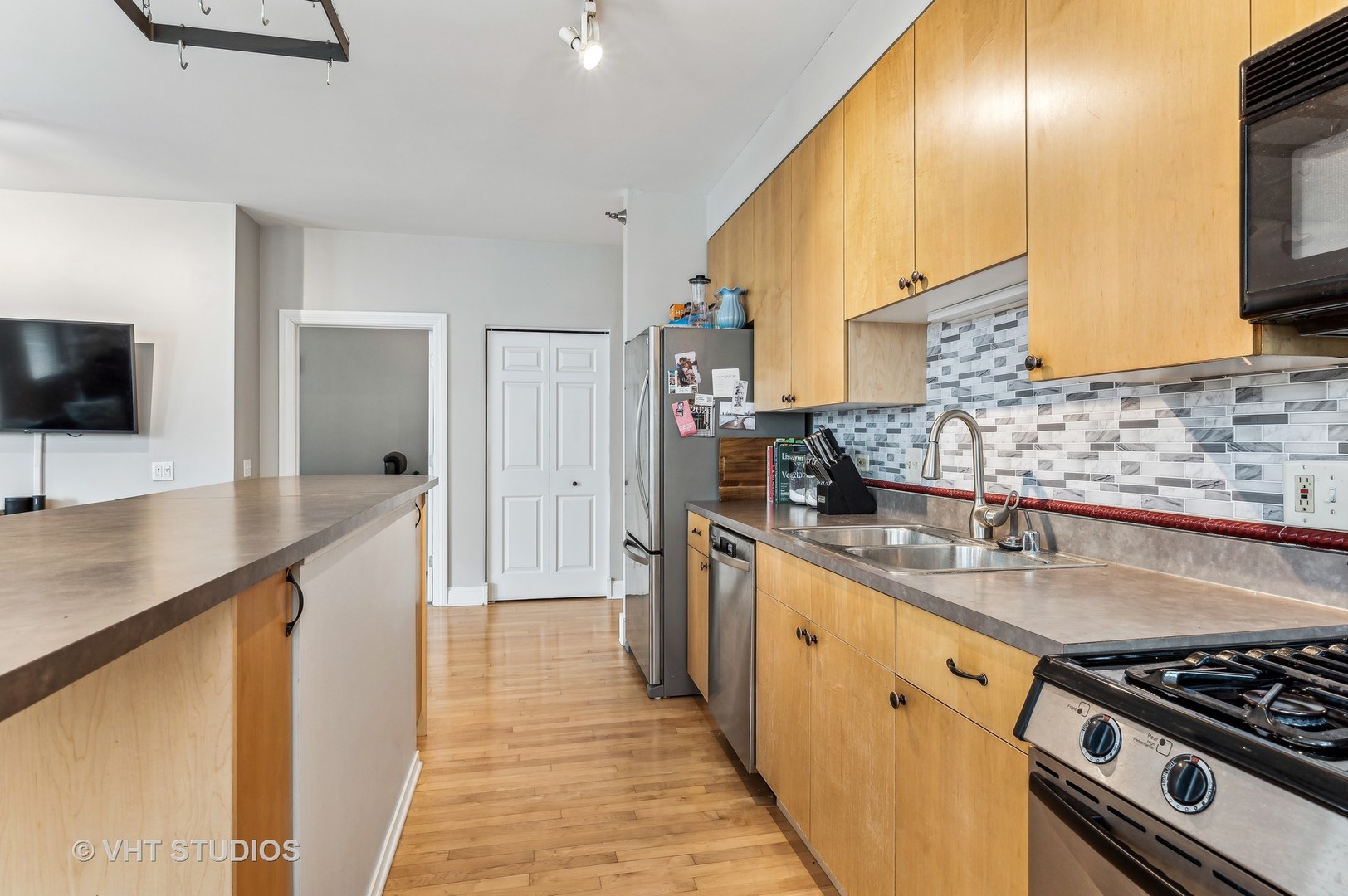 330 N JEFFERSON Street Unit: 705