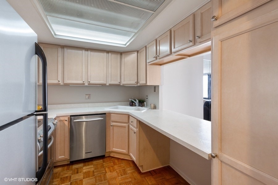 155 N Harbor Drive Unit: 3406