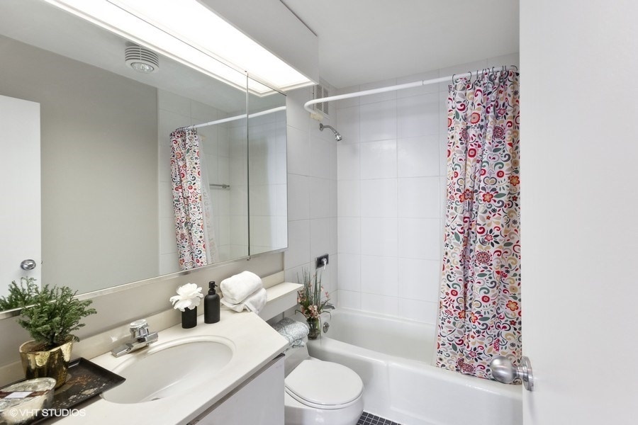 155 N Harbor Drive Unit: 3406