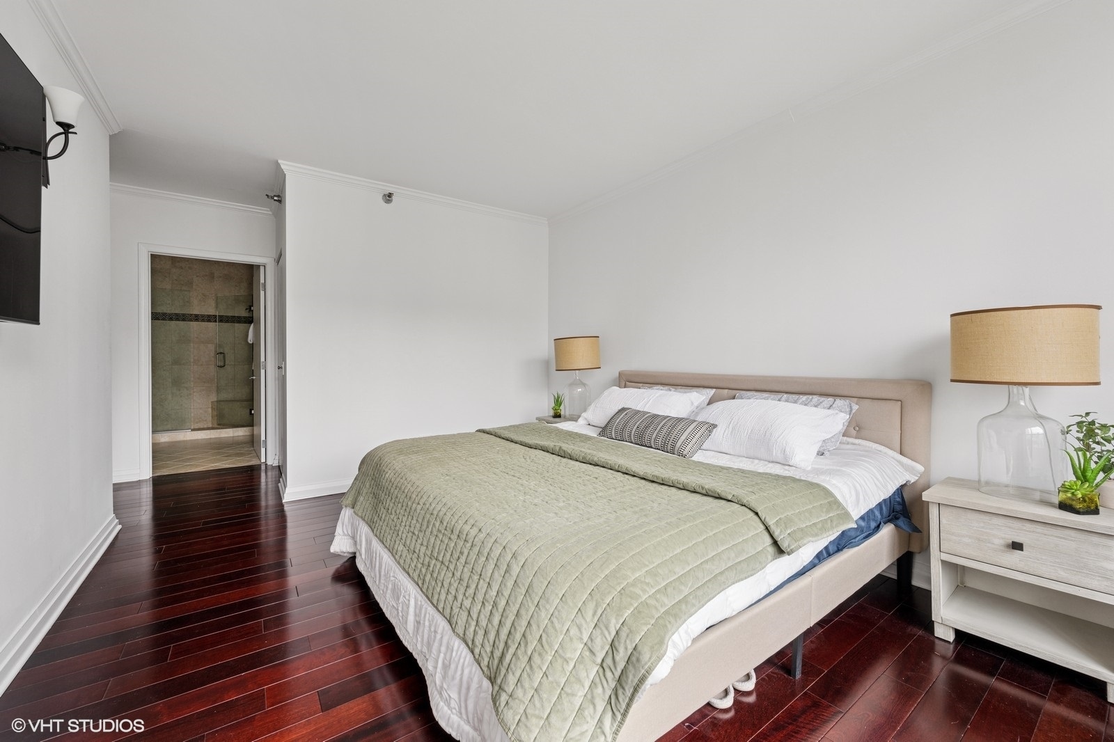 33 W Ontario Street Unit: 36D