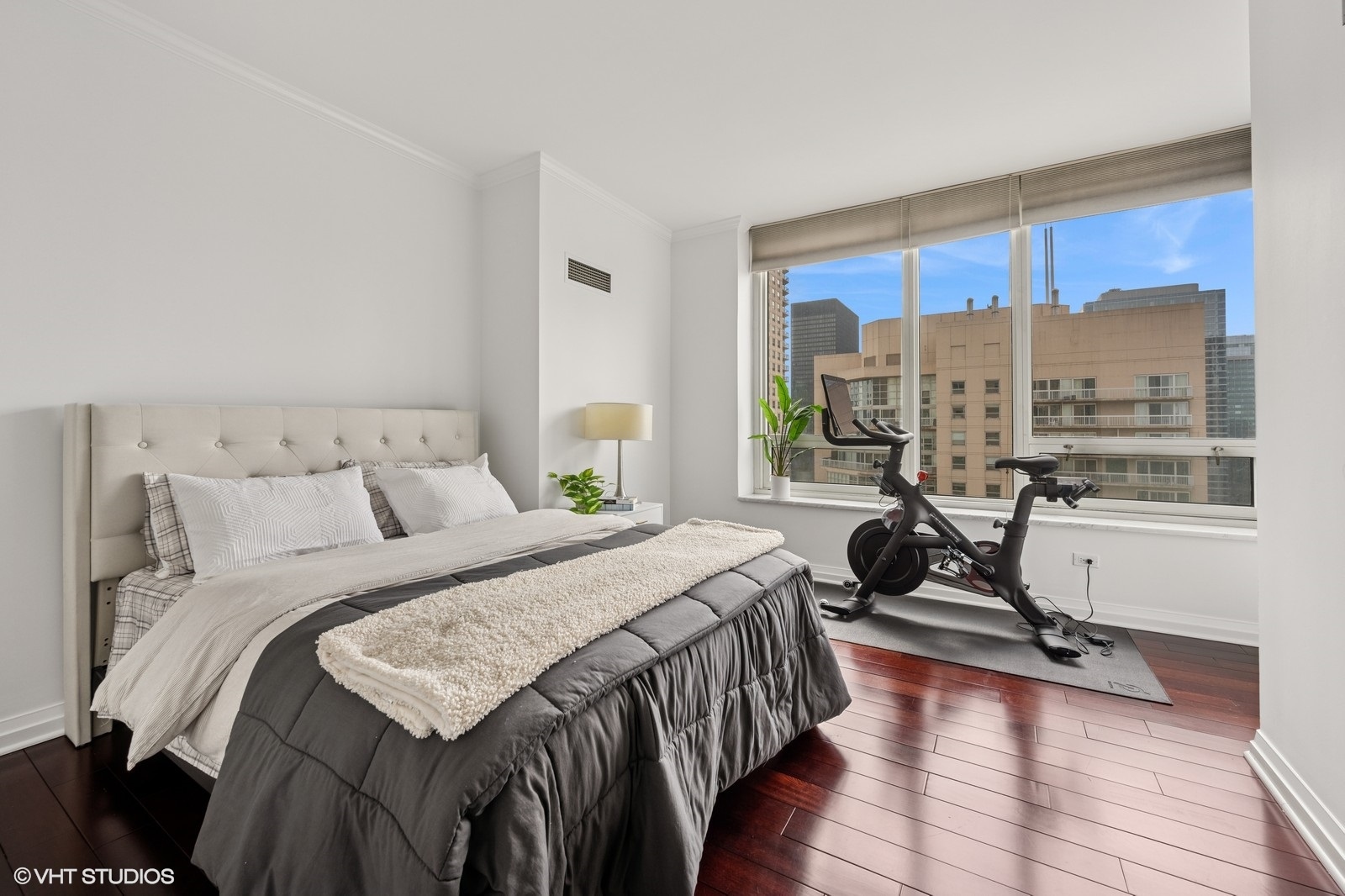 33 W Ontario Street Unit: 36D