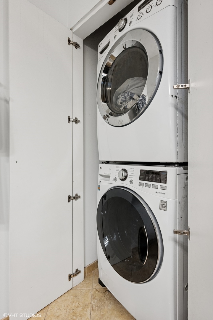 33 W Ontario Street Unit: 36D