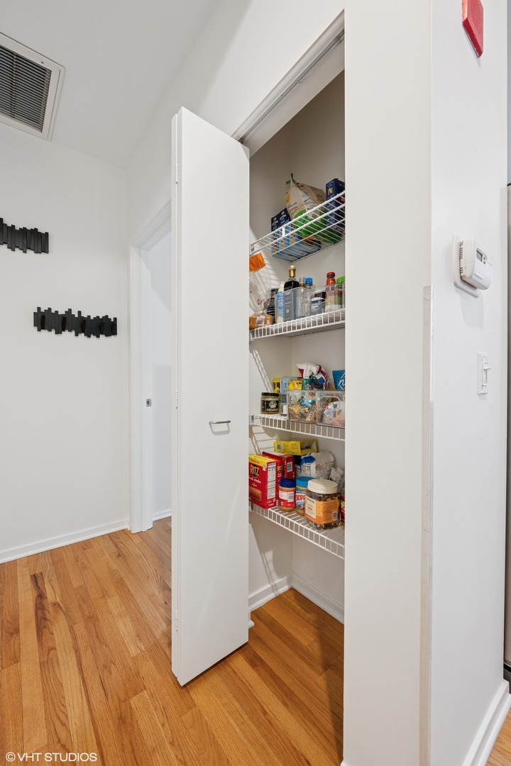 208 W WASHINGTON Street Unit: 905