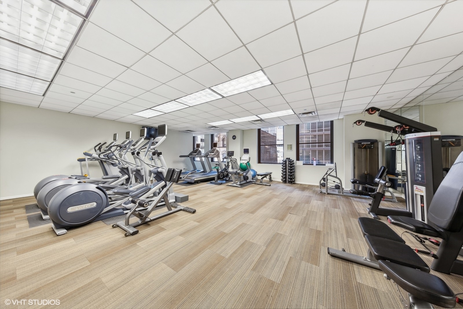 208 W WASHINGTON Street Unit: 905