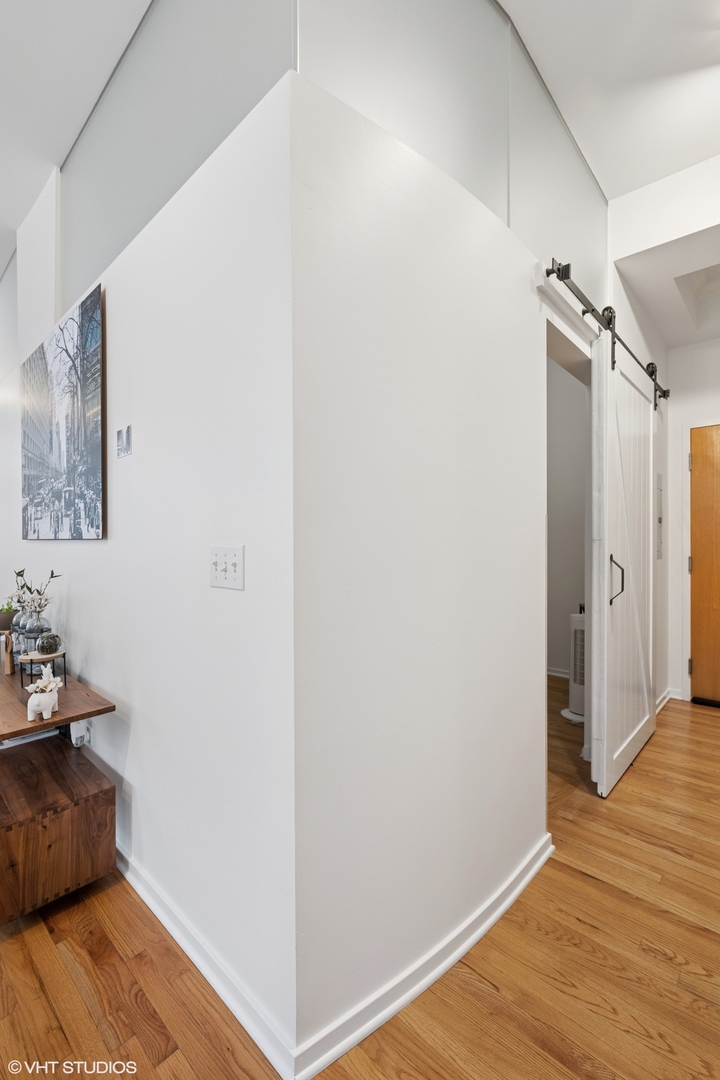 208 W WASHINGTON Street Unit: 905