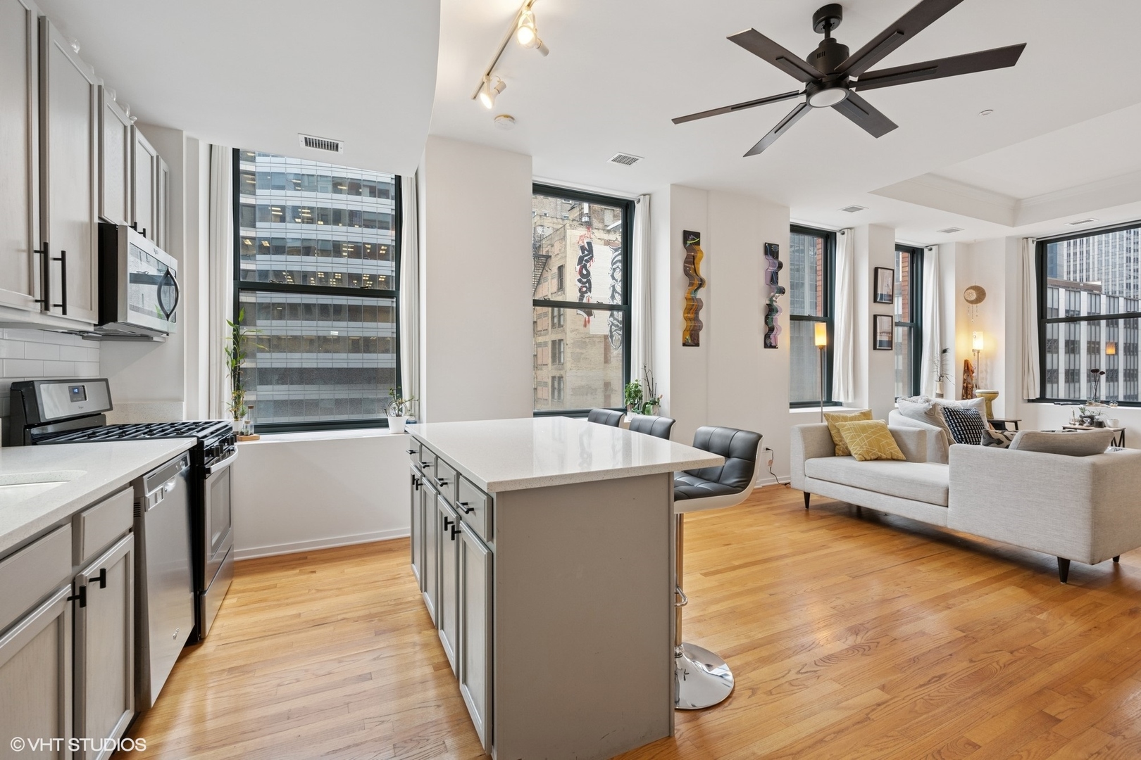 208 W WASHINGTON Street Unit: 905