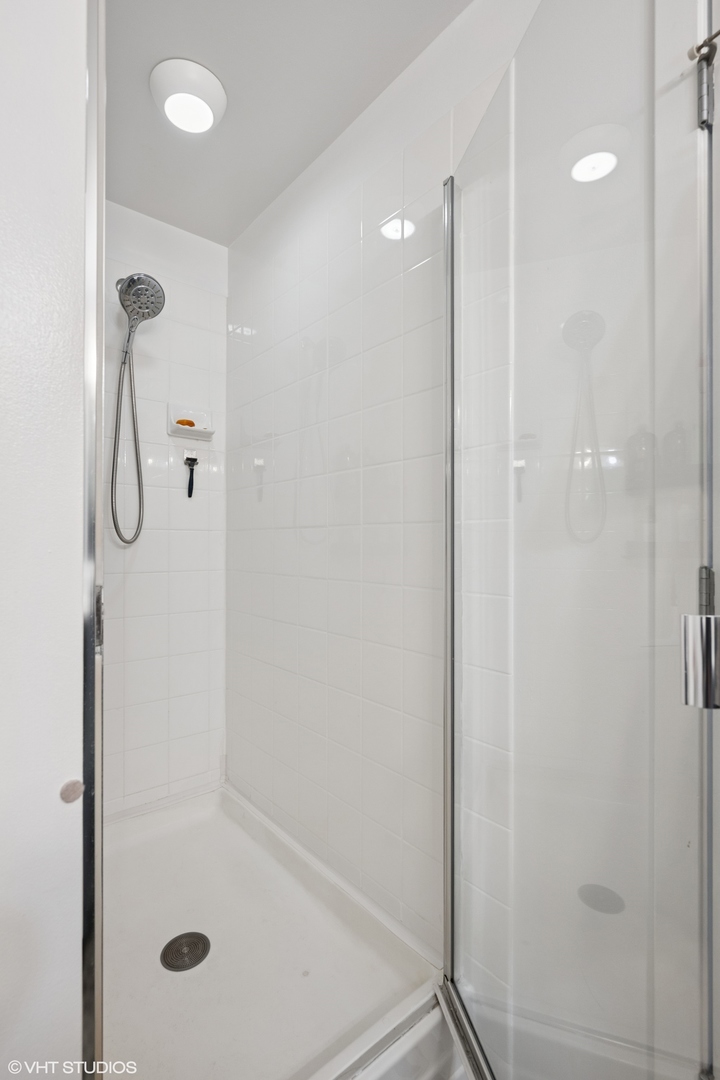 208 W WASHINGTON Street Unit: 905