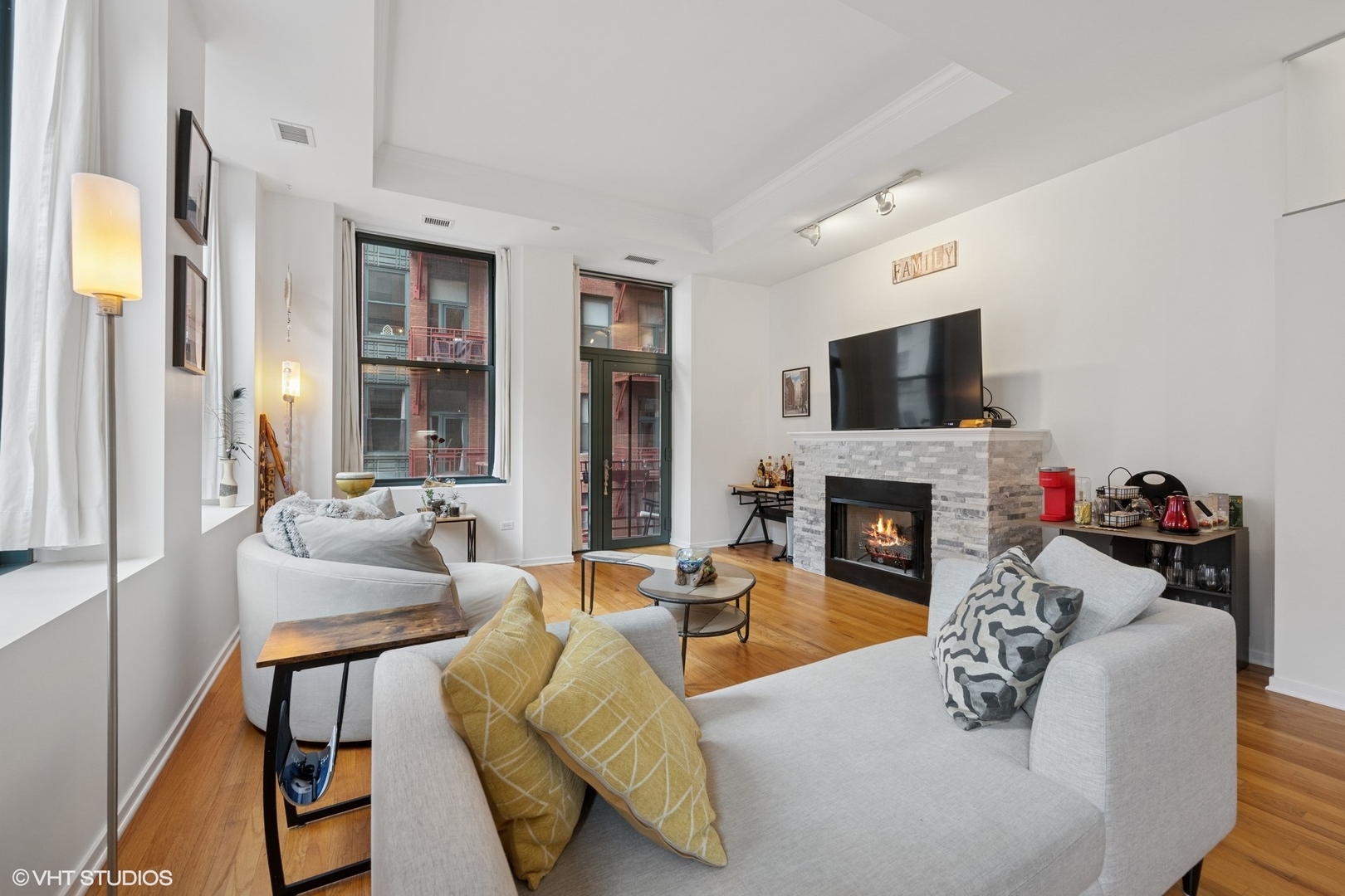 208 W WASHINGTON Street Unit: 905
