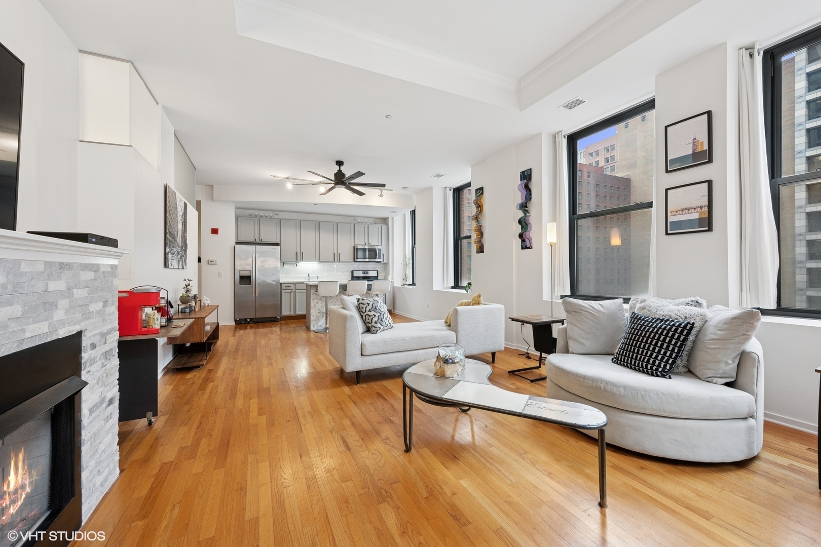 208 W WASHINGTON Street Unit: 905