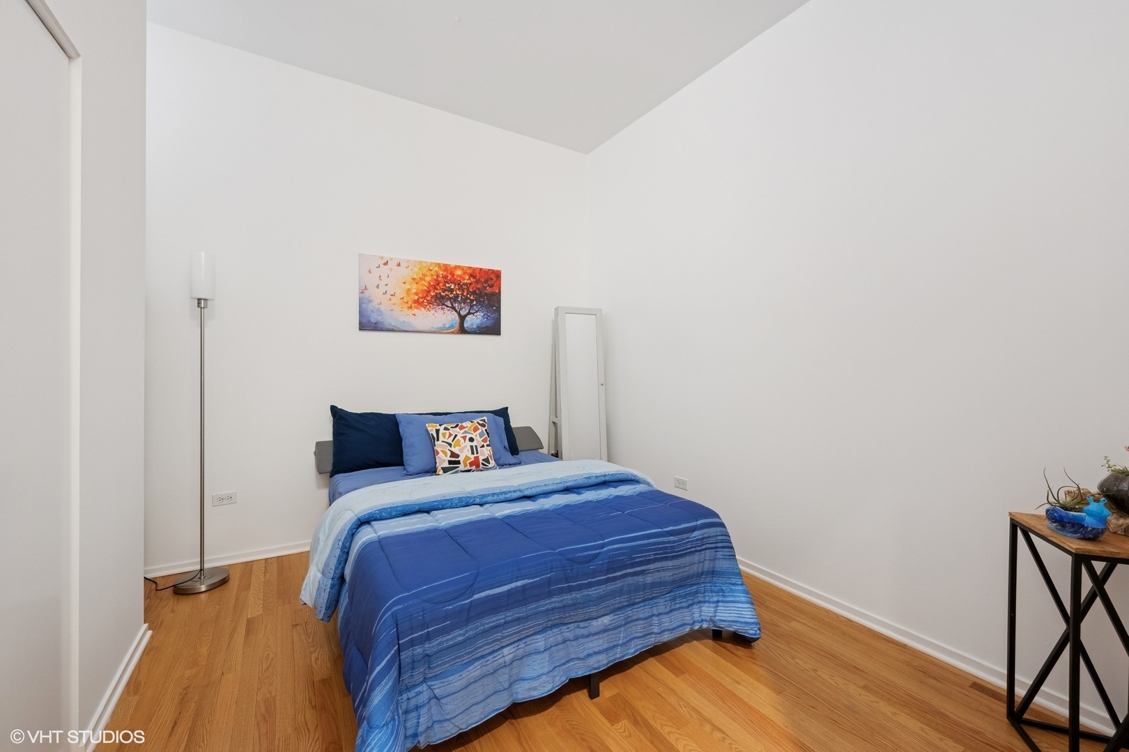 208 W WASHINGTON Street Unit: 905