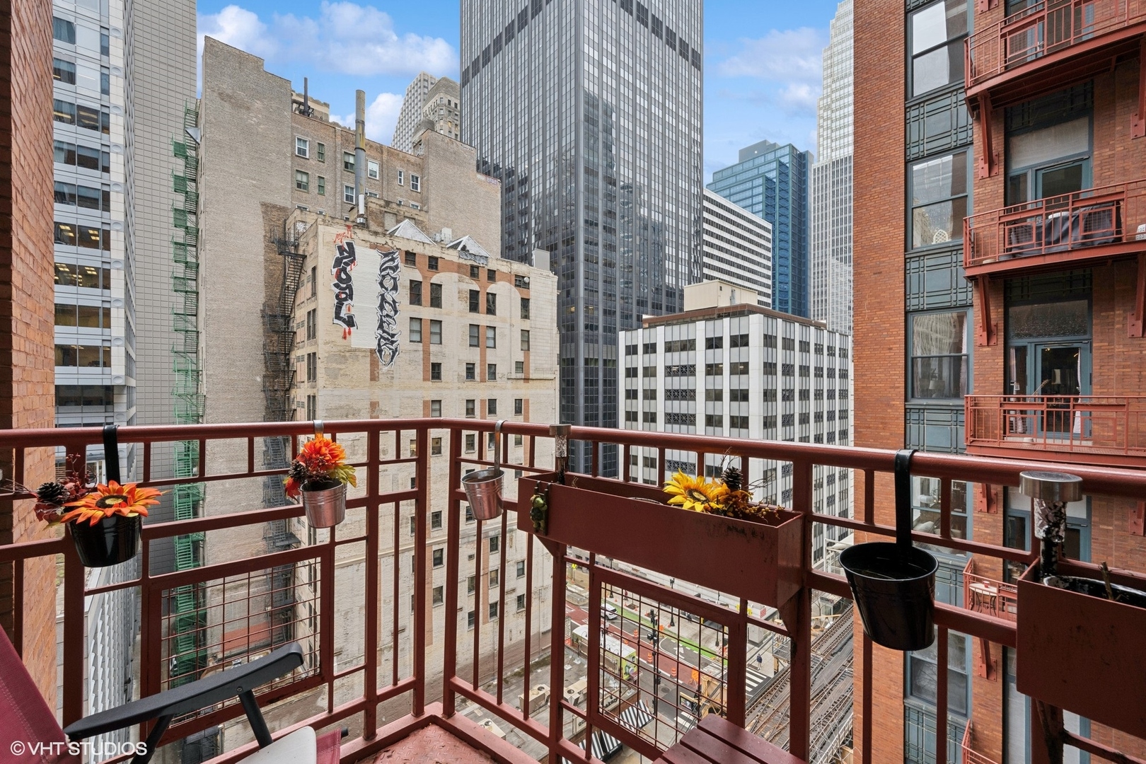208 W WASHINGTON Street Unit: 905