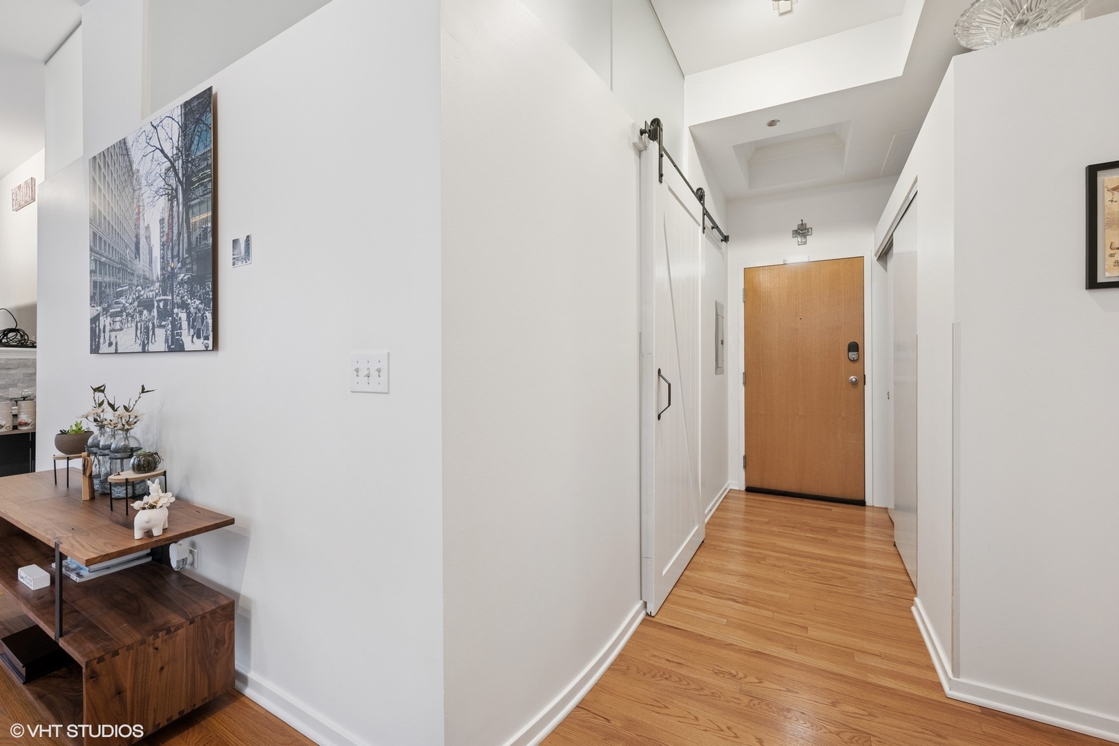208 W WASHINGTON Street Unit: 905