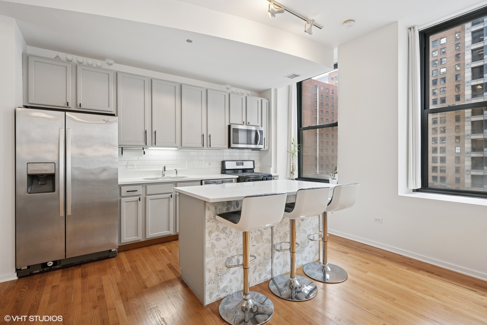 208 W WASHINGTON Street Unit: 905