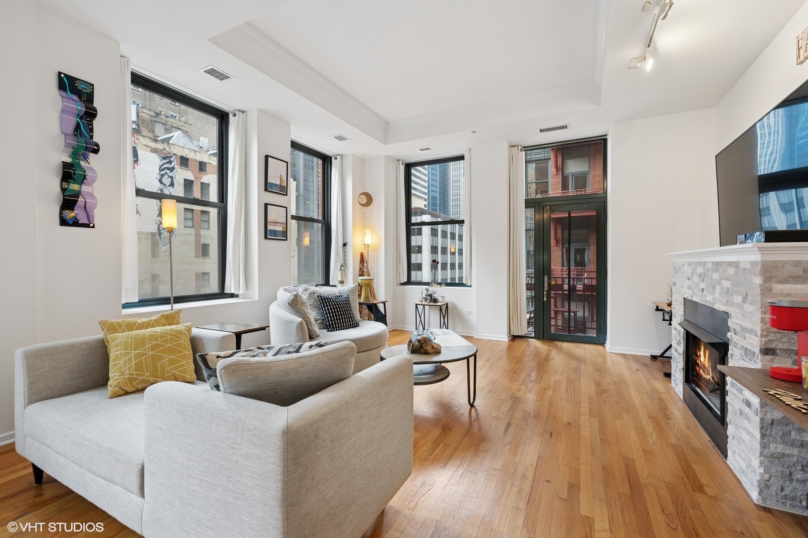 208 W WASHINGTON Street Unit: 905