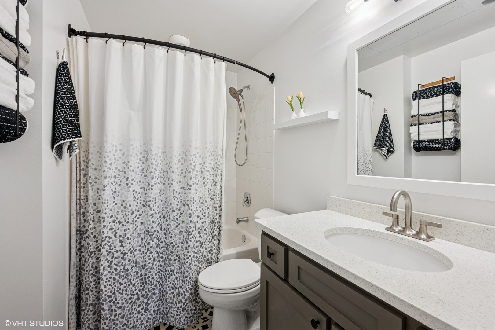 208 W WASHINGTON Street Unit: 905