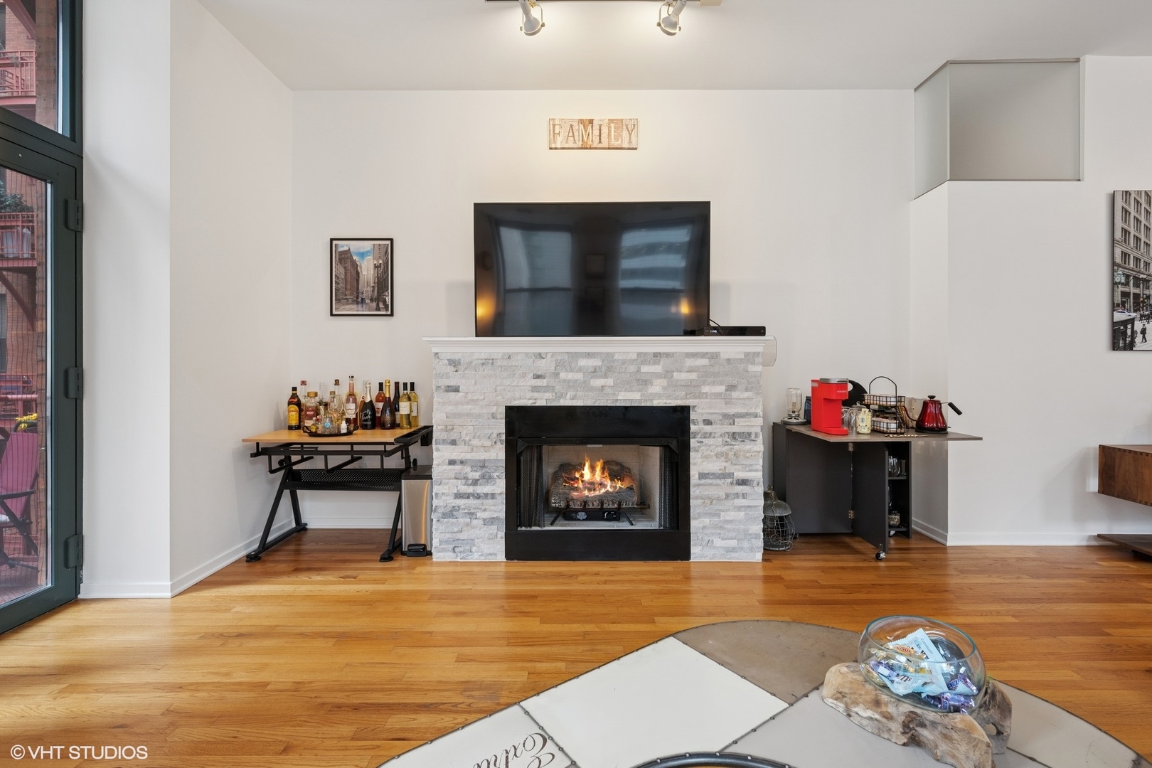 208 W WASHINGTON Street Unit: 905