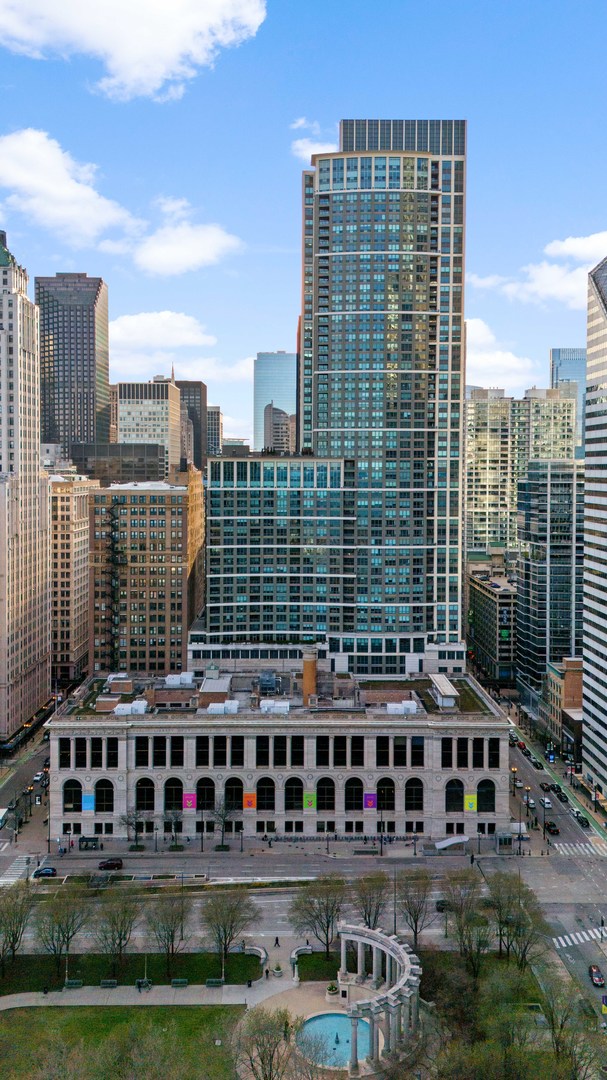 130 N Garland Court Unit: 5303