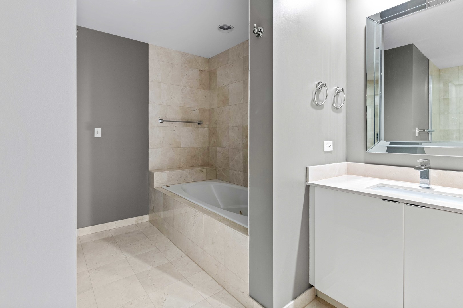 130 N Garland Court Unit: 5303