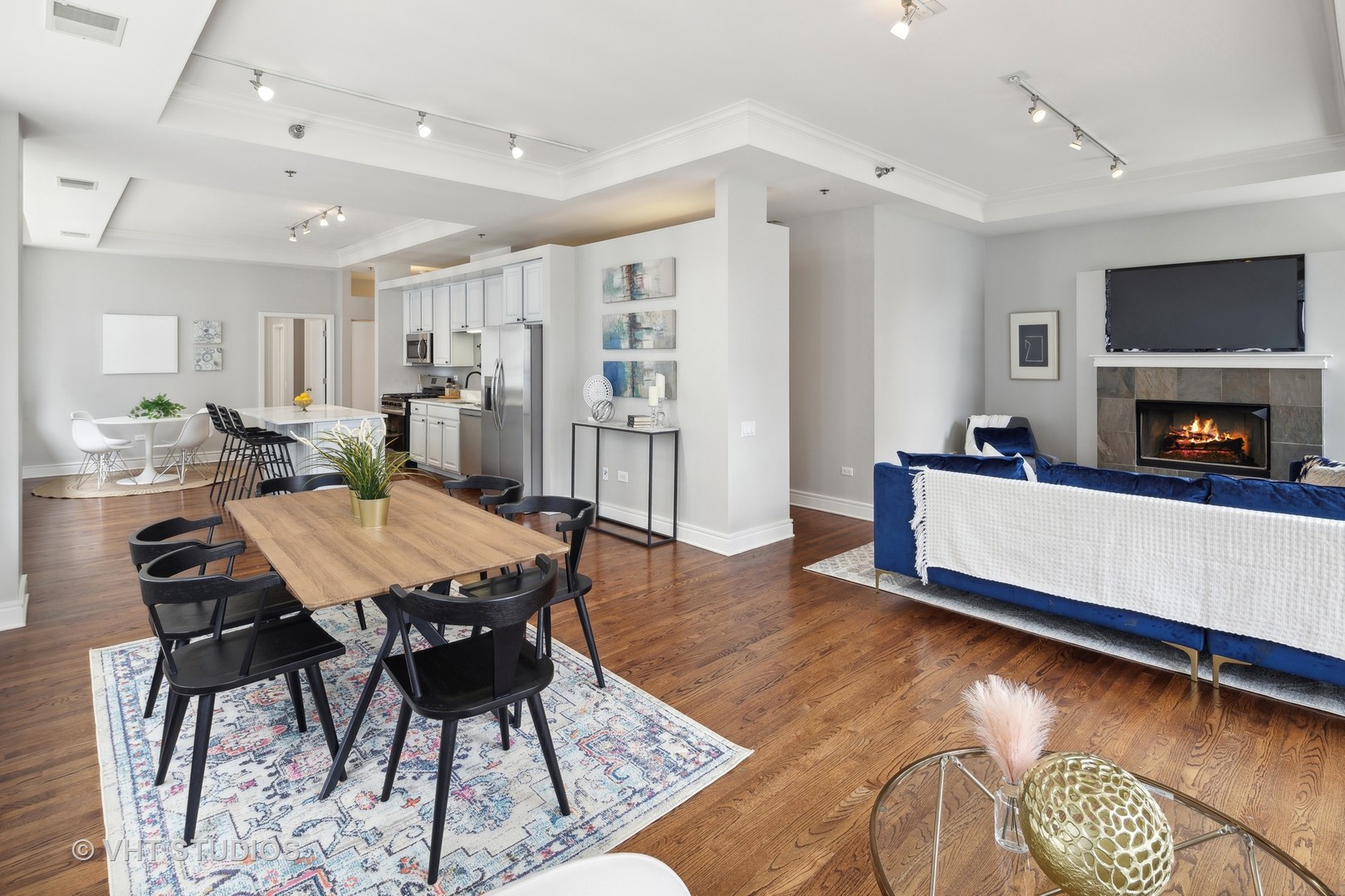 212 W Washington Street Unit: 1605