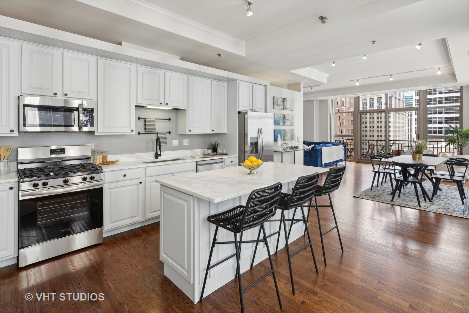 212 W Washington Street Unit: 1605