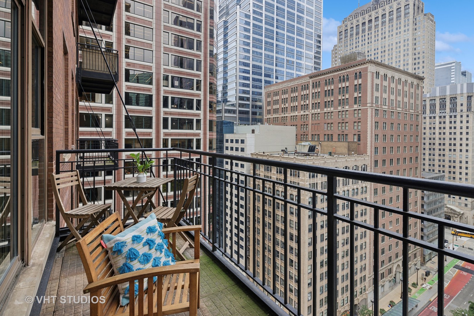 212 W Washington Street Unit: 1605