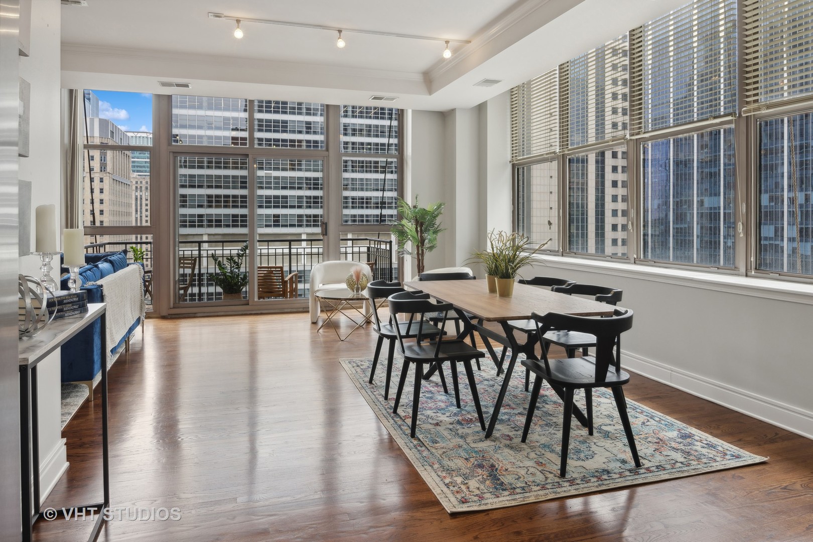 212 W Washington Street Unit: 1605