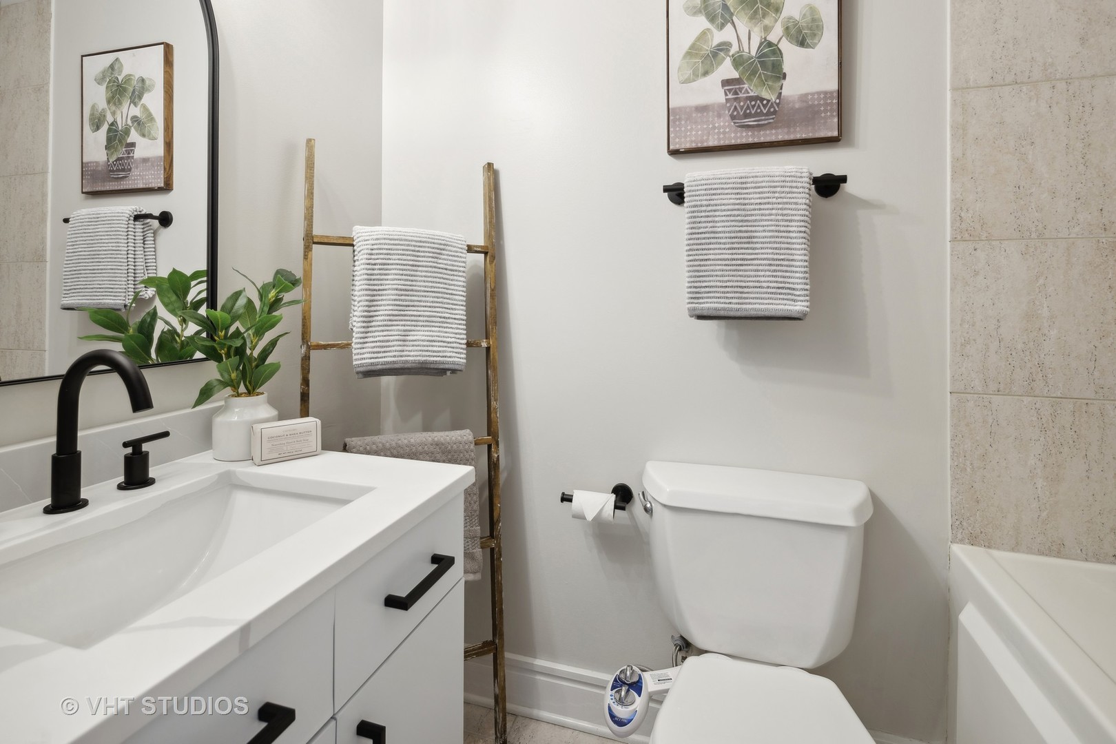 212 W Washington Street Unit: 1605