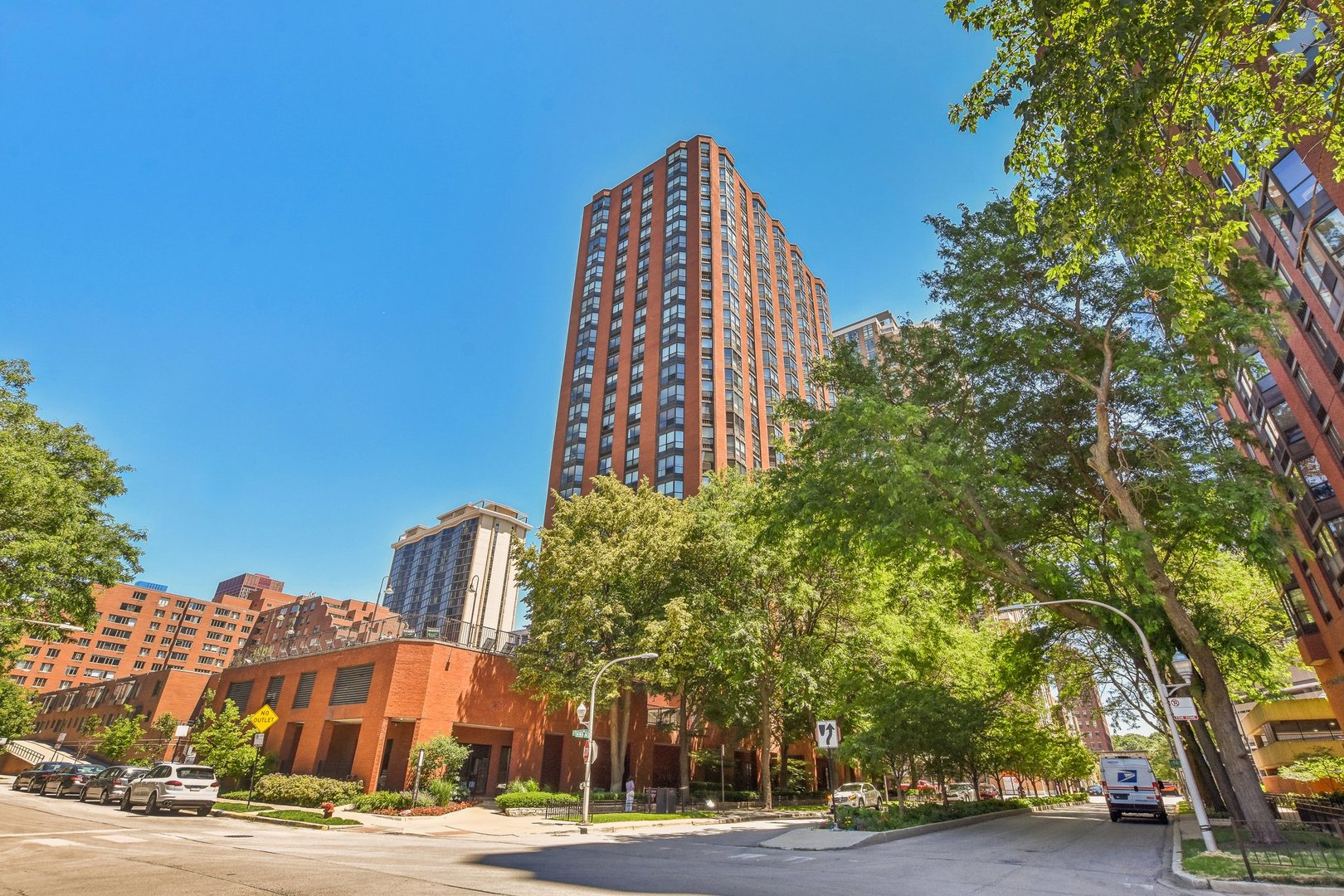 899 S PLYMOUTH Court Unit: 1408