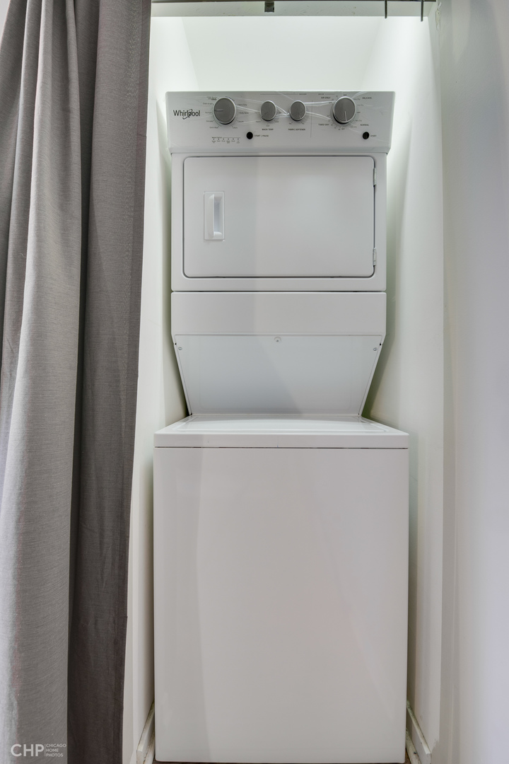 20 N STATE Street Unit: 909