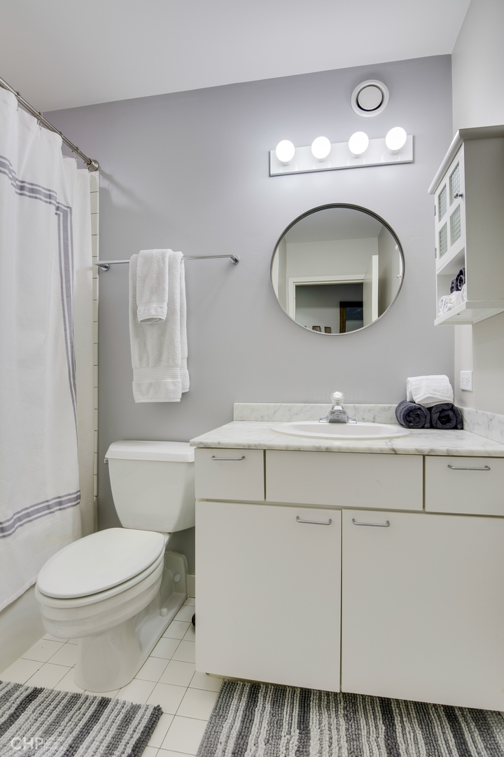 20 N STATE Street Unit: 909