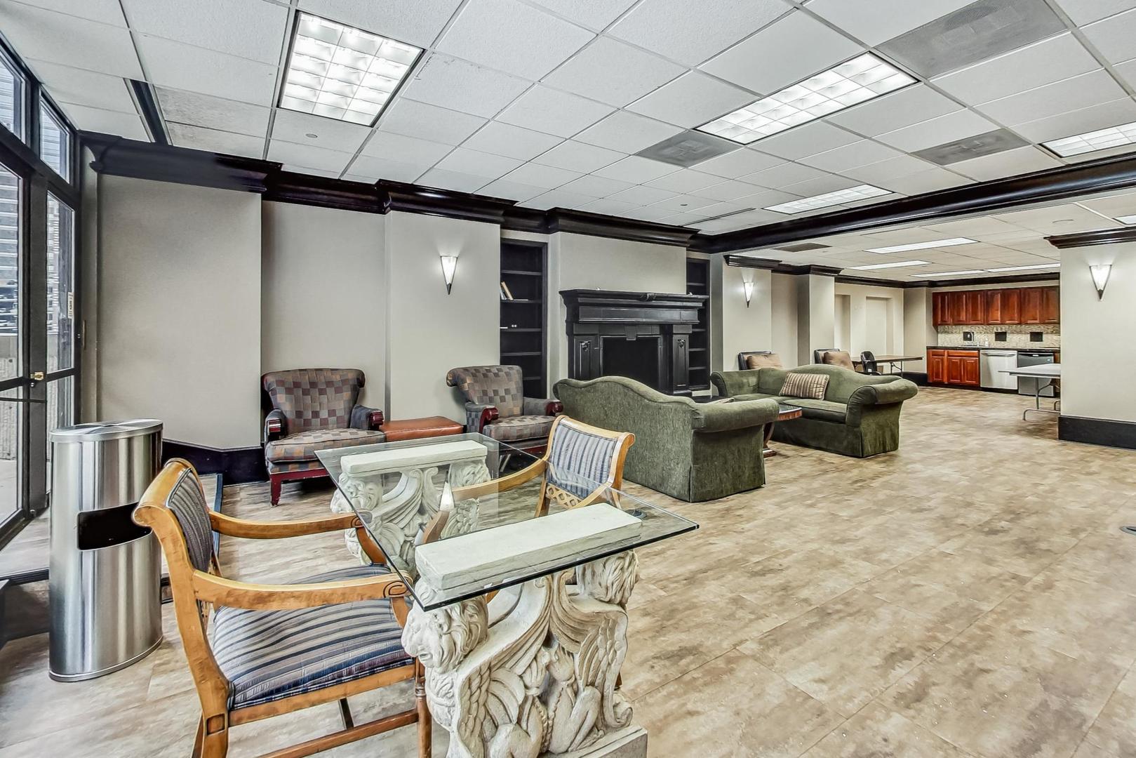 10 E ONTARIO Street Unit: 1110